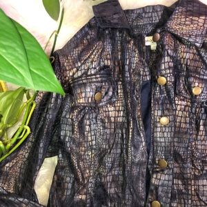 Flattering snake print jacket.